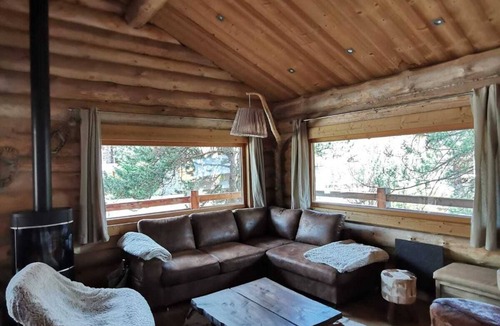 Formigueres Ski Chalet | Magnificent ungauged log chalet with 3 bedrooms and mezzanine