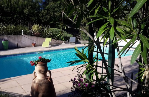 Le Beausset Villa | Magnificent villa in wooded site