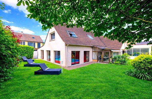 Etoges House | Magnifique Grand Gîte Piscine Sauna proche Paris Reims sans Vis-à-vis