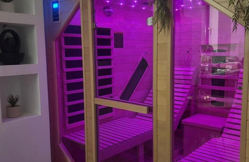 Avolsheim Apartment | Magnifique Love room avec sauna et jacuzzi privés