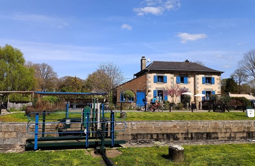 Hede House | Maison Éclusière Napoléonienne, Havre de Paix au Bord du Canal D'ille et Rance