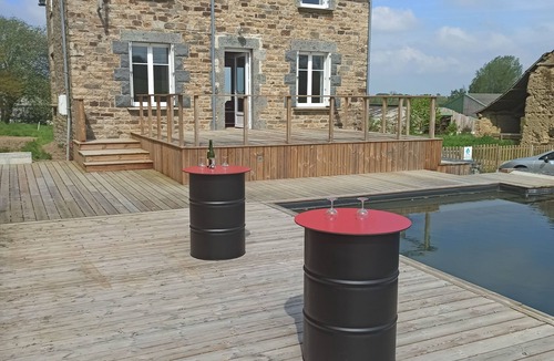 Laurenan House | Maison 4 Personnes Avec Piscine Naturelle, Animaux Acceptés