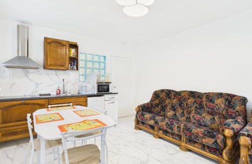 Romilly-sur-Seine House | Maison Appartement CARPE DIEM Jardin Privatif