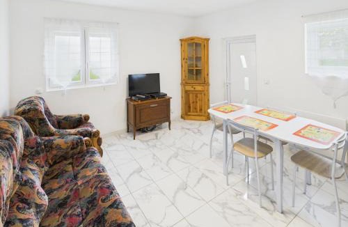 Romilly-sur-Seine House | Maison Appartement CARPE DIEM Jardin Privatif