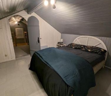 Les Forges House | Maison atypique 5 couchages ,2 lits doubles et un lit simple ! avec un grand terrain !animaux bienvenus !wifi netflix écran plat 4k
