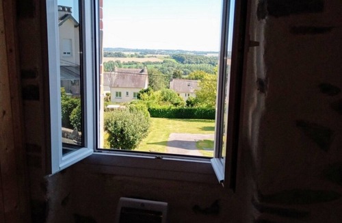 Mur-de-Bretagne House | Maison Atypique Avec Terrasse, Jardin et Garage en Plein Centre Village