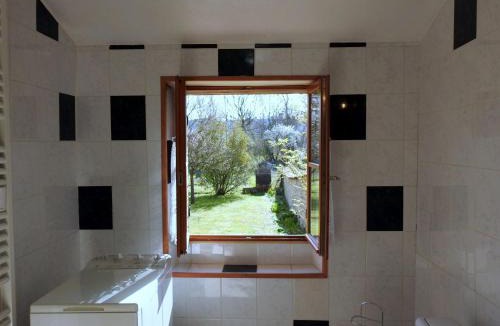 Pont-la-Ville House | Maison Authentique avec Jardin Clos et Parking Privé à Pont-la-Ville - FR-1-611-59
