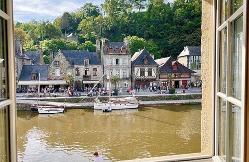 Lanvallay House | Maison Bord de la Rance - Breathtaking view of the historic port of Dinan