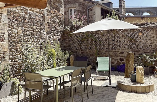 Lanvallay House | Maison Bord de la Rance - Breathtaking view of the historic port of Dinan