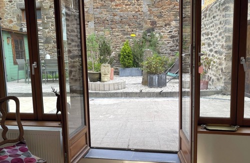 Lanvallay House | Maison Bord de la Rance - Breathtaking view of the historic port of Dinan