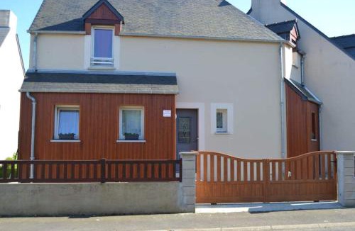 Saint-Jouan-des-Guerets House | Maison charmante à Saint-Jouan-des-Guérets avec jardin clôturé