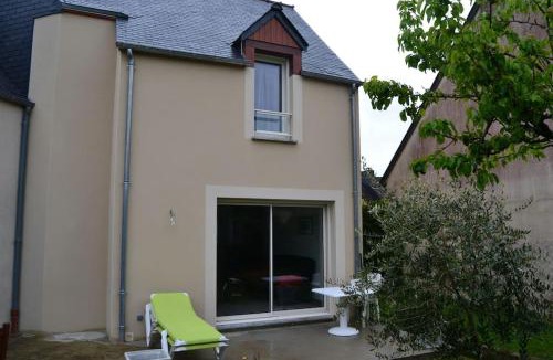 Saint-Jouan-des-Guerets House | Maison charmante à Saint-Jouan-des-Guérets avec jardin clôturé