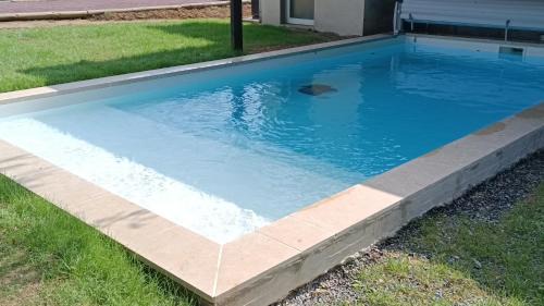 Le Chesne House | Maison de famille entière, 4 chambres, 10 couchages, piscine selon période