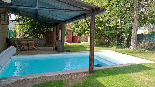 Le Chesne House | Maison de famille entière, 4 chambres, 10 couchages, piscine selon période