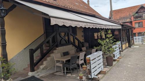 Kintzheim Villa | Maison de Groupe - Salle de Jeux, Cuisine, salle à manger et Salon ouverts
