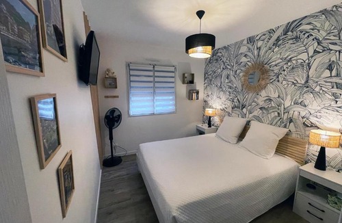Mortagne-sur-Sevre Bed & Breakfast | "Maison de la sèvre" - 1 chambre d'hôte moderne dans notre maison au calme à 15mn du Puy du Fou