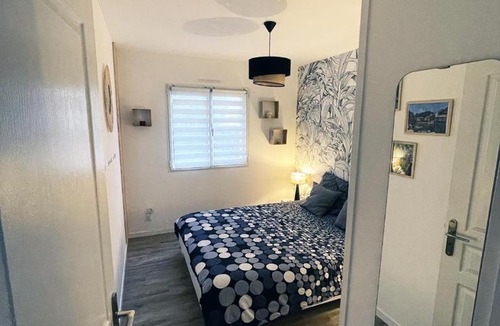 Mortagne-sur-Sevre Bed & Breakfast | "Maison de la sèvre" - 1 chambre d'hôte moderne dans notre maison au calme à 15mn du Puy du Fou