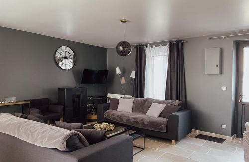 Prehy House | Maison de Pauline, Chablis Vineyard