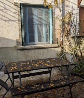 Fougax-et-Barrineuf House | Maison de village pour Débrancher