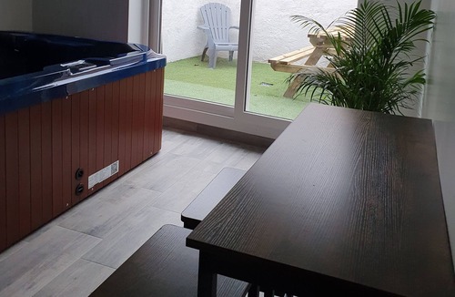 Hesse House | Maison de Village Avec Jacuzzi Privé