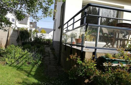 Lannion House | Maison des fontaines, calme spacieuse avec grand jardin
