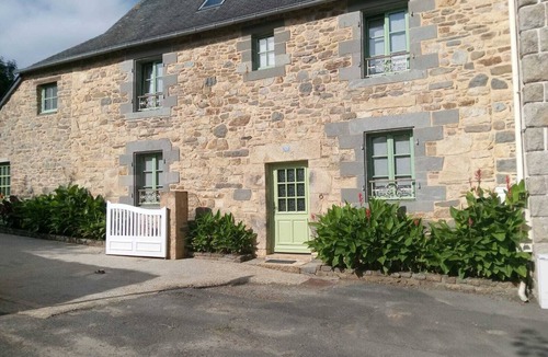 Le Faou House | Maison en Pierres au Faou, Centre Bourg et ses Services Accessibles à Pied