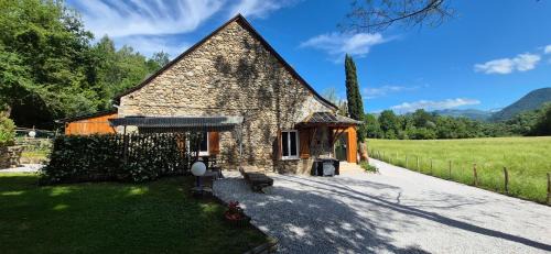 Buzy Apartment | Maison familiale Baylère - Piscine et spa - 8 pers
