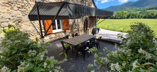 Buzy Apartment | Maison familiale Baylère - Piscine et spa - 8 pers