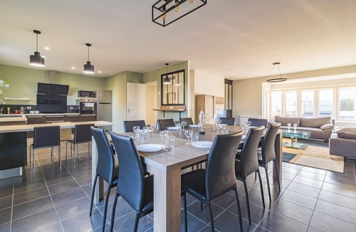 Cormontreuil House | Maison Harmonie, 6 bedrooms, private parking.