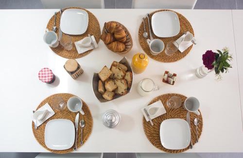 Le Burgaud Bed & Breakfast | MAISON MAUPAS Chambre Rouge