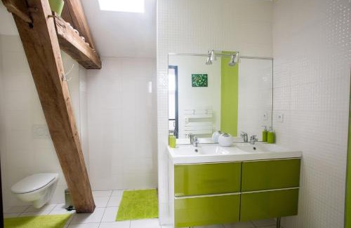 Le Burgaud Bed & Breakfast | MAISON MAUPAS Chambre Bleue
