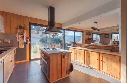 Bagneres-de-Bigorre House | Maison Paul – Villa on the Hill in the Pyrenees Mountain View, Private Terrace, High-Speed Wi-Fi