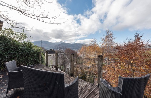 Bagneres-de-Bigorre House | Maison Paul – Villa on the Hill in the Pyrenees Mountain View, Private Terrace, High-Speed Wi-Fi