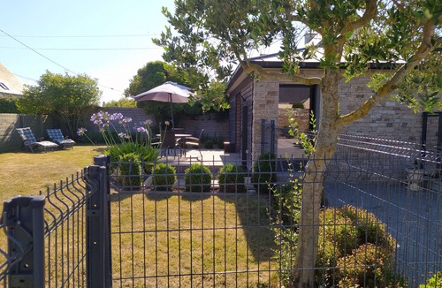 Saint-Coulomb House | Maison Pierre - 900 de la mer -2/3 Pers. - Enclosed garden - Pets welcome.