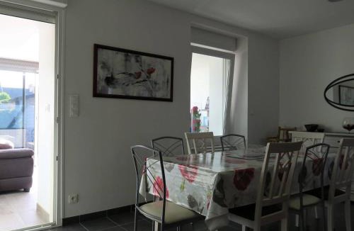 Tregastel House | Maison rénovée 3*, exposée Sud, cour fermée, près du centre de Trégastel, avec vélo et équipements bébé - FR-1-368-190