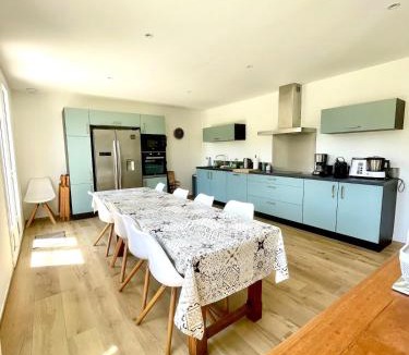 Ploubalay House | Maison rénovée en centre-ville, à 5 min des plages