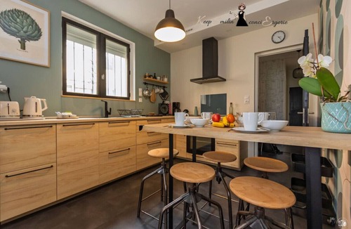 Pontacq House | Maison ReJeanne, La Rétro Chic proche de Lourdes.