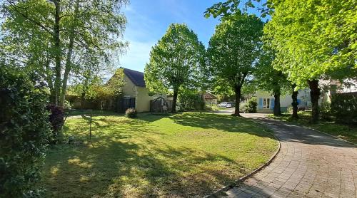 Ravieres Villa | Maison romantique du XIXe siècle indépendante avec son jardin et sa piscine privés