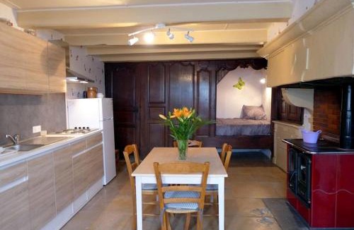 Chaumont-la-Ville House | Maison rosalice