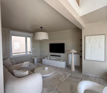 Saint - Martin - du - Touch Apartment | Maison sur le toit élégante & lumineuse