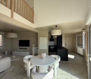 Saint - Martin - du - Touch Apartment | Maison sur le toit élégante & lumineuse