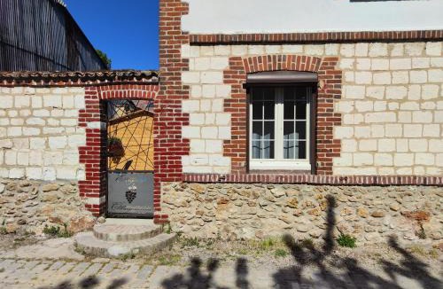 Aulnay-sur-Marne Apartment | Maisonnette avec courette privative