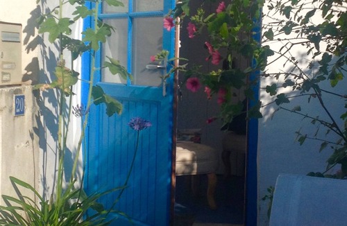 Locquirec Cottage | Maisonnette Bretonne Typique, Plage à Pieds, Terrasse Fleurie et Parking Privés
