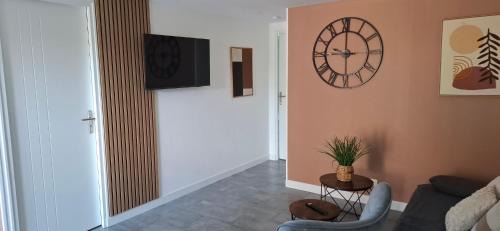 La Loge-aux-Chevres House | Maisonnette Le Verger, Lac d'Orient, Nigloland.