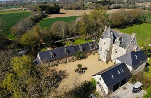 Plouagat Bed & Breakfast | Manoir de Fornebello 16e siècle - Chambres d'Hôtes de prestige avec piscine