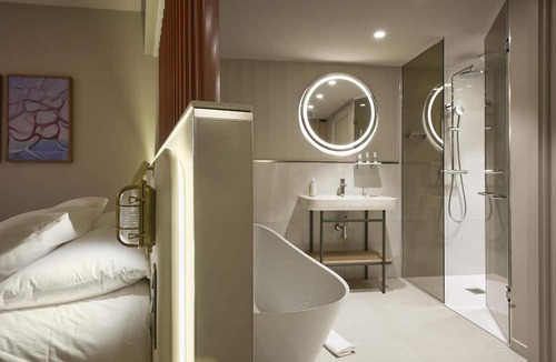 Villeneuve Loubet Beach Hotel | Marina Baie des Anges Hotel, Curio Collection by Hilton
