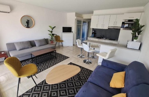 Villeneuve Loubet Beach Apartment | Marina Beach 6 people,Private Parking Amazing Sea view WIFI 7th floor, AC