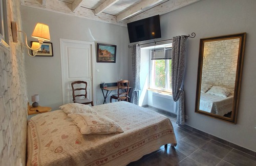 Pont-Saint-Esprit House | Mas de la Tontine Avec Piscine 4/10 Personnes au Porte de L'ardèche