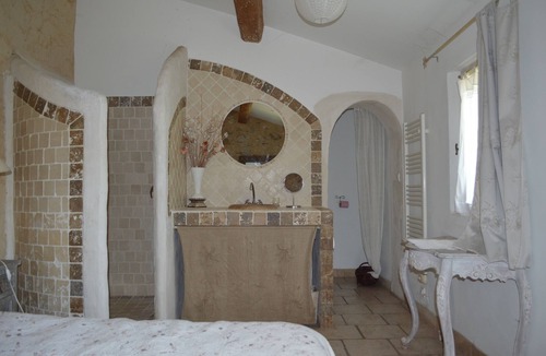 Monteux House | Mas Delgado, in the heart of the Luberon, at the foot of Mont Ventoux.