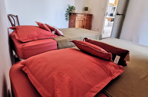 Meynes House | Mas en pierre, piscine et jardin privés, 2ch, 5 pers, 10min du Pont du Gard